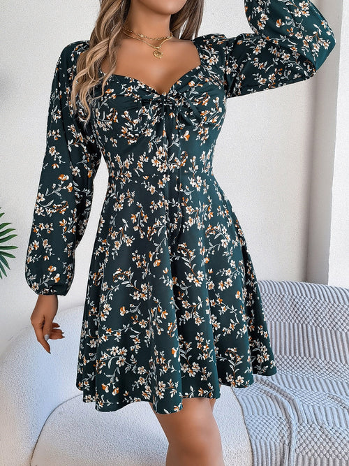 Vestido mini estampado con escote corazón y mangas globo