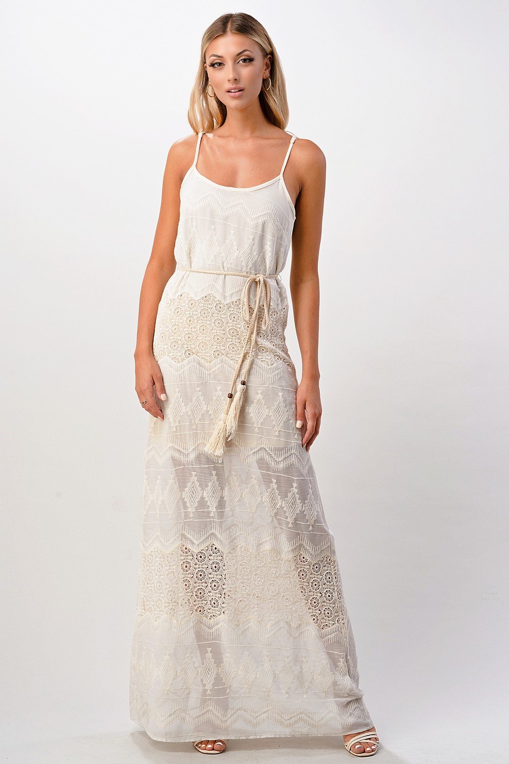 Vestido largo bordado de inspiración bohemia con tirantes ajustables