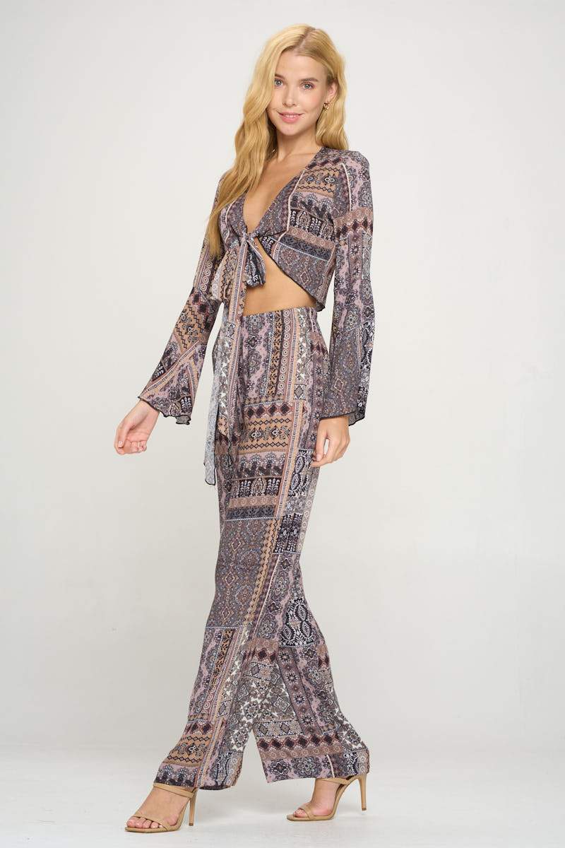 Conjunto de top corto con mangas acampanadas y pantalón de pierna ancha estilo bohemio chic