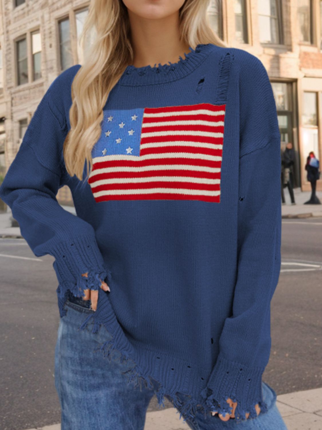 Suéter de manga larga con cuello redondo desgastado y bandera de EE. UU.