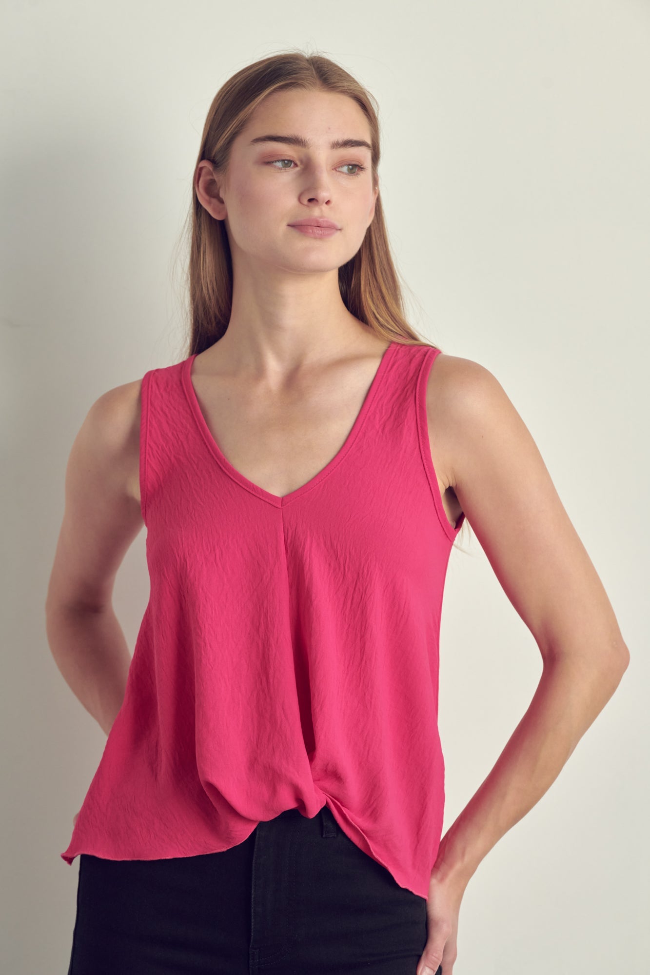 V-neck sleeveless knotted front hi-low top