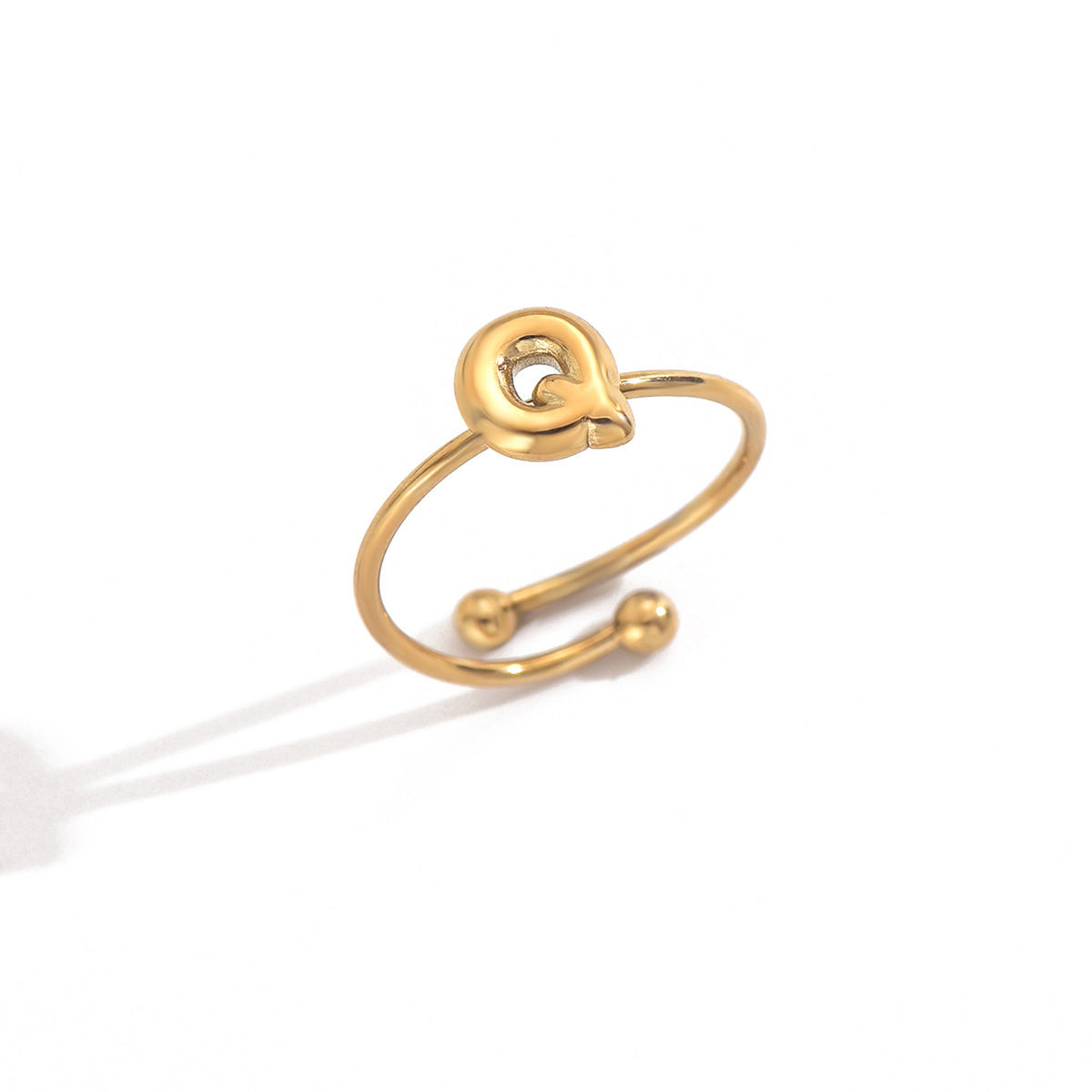 Bague alphabet moderne en acier inoxydable plaqué or 18 carats Lxalry avec accents sphériques poli miroir, bijoux hypoallergéniques pour femmes, sans danger pour la peau, ne se décolore pas, cadeau de luxe, lettres AZ complètes