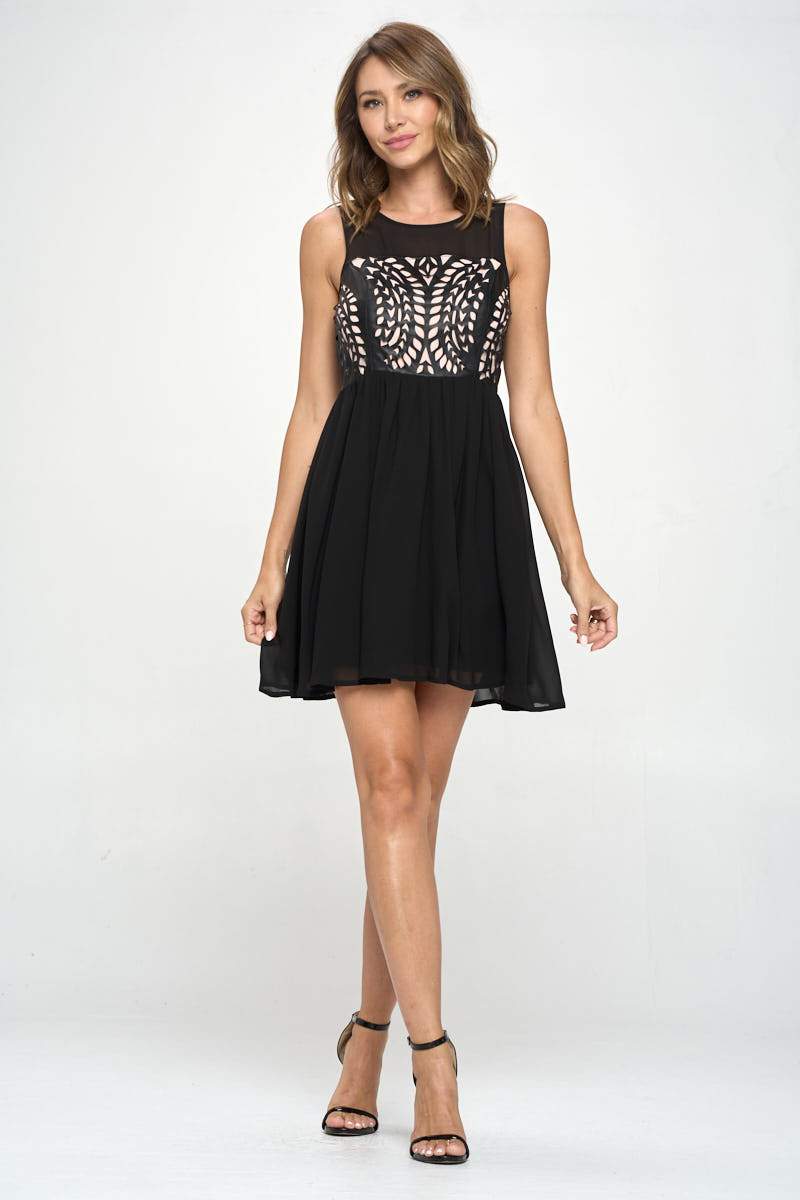 Robe ajustée et évasée sans manches découpée au laser pour femme