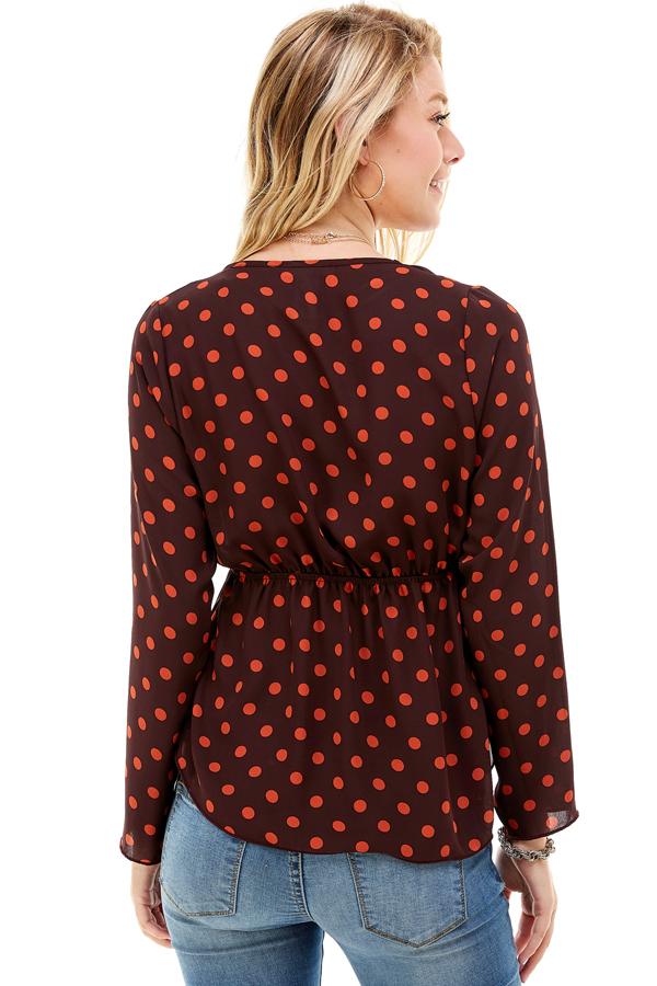 Estampado de lunares, pecho ceñido, mangas 3/4, corte alto-bajo
