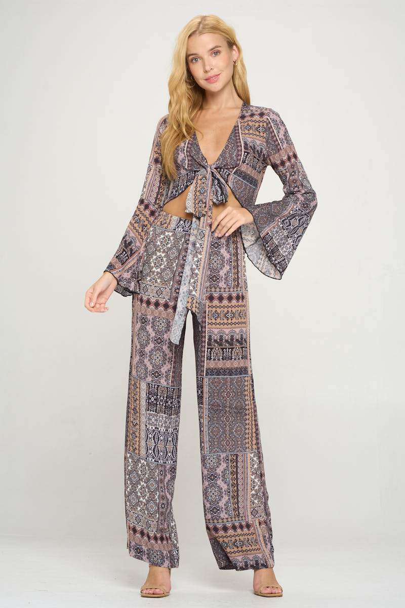 Conjunto de top corto con mangas acampanadas y pantalón de pierna ancha estilo bohemio chic