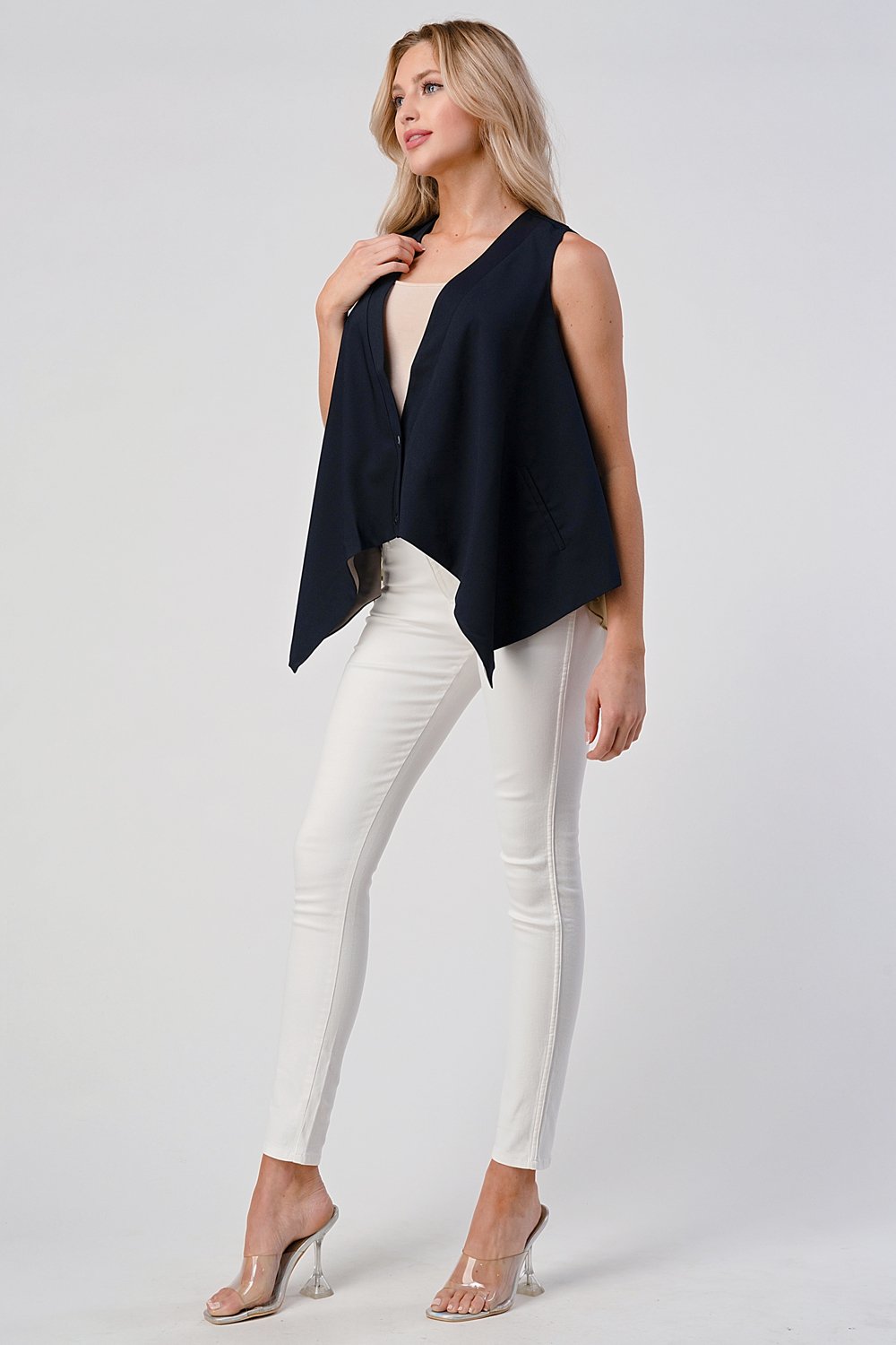Gilet asymétrique boutonné sans manches avec ourlet superposé