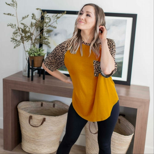 Blusa con estampado de leopardo atrevido