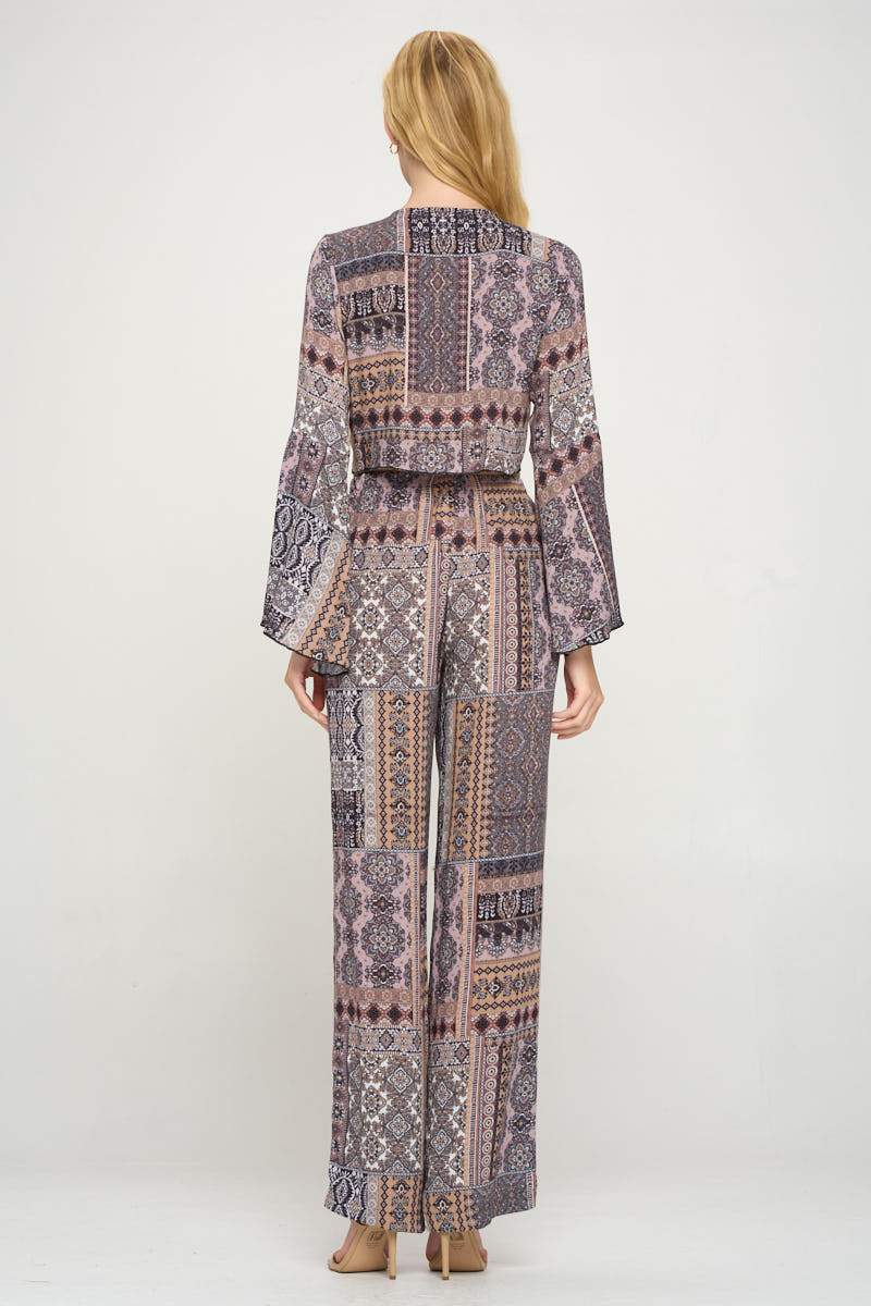 Conjunto de top corto con mangas acampanadas y pantalón de pierna ancha estilo bohemio chic