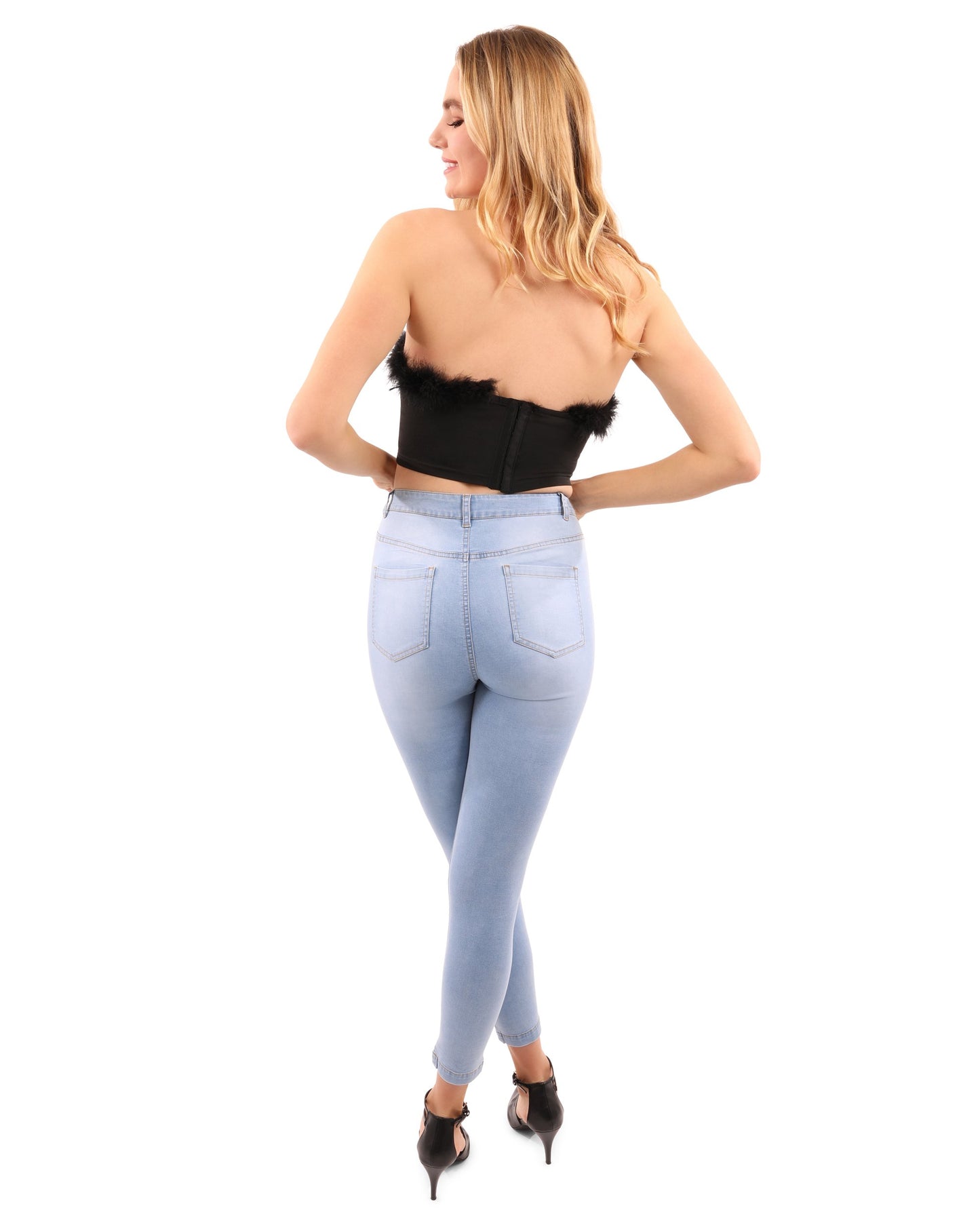 Top corto con detalle de piel de Pamela