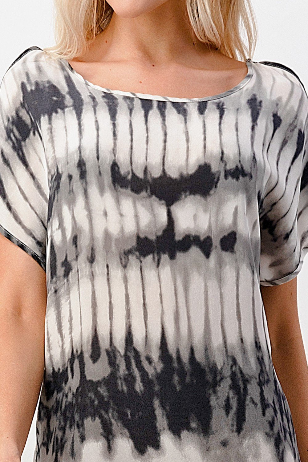 Vestido recto de manga corta con efecto tie-dye