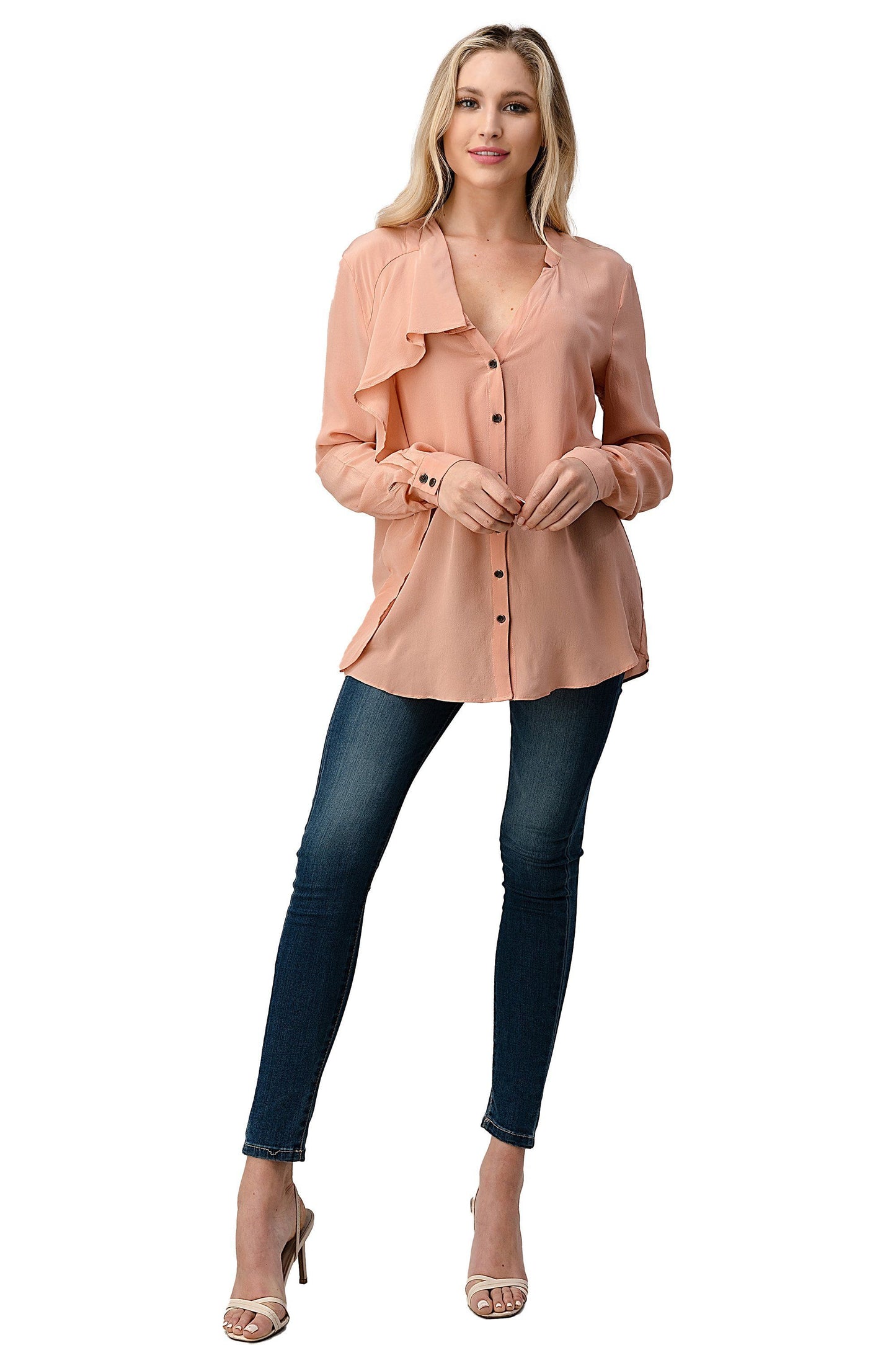 Blusa con botones y detalle de volantes