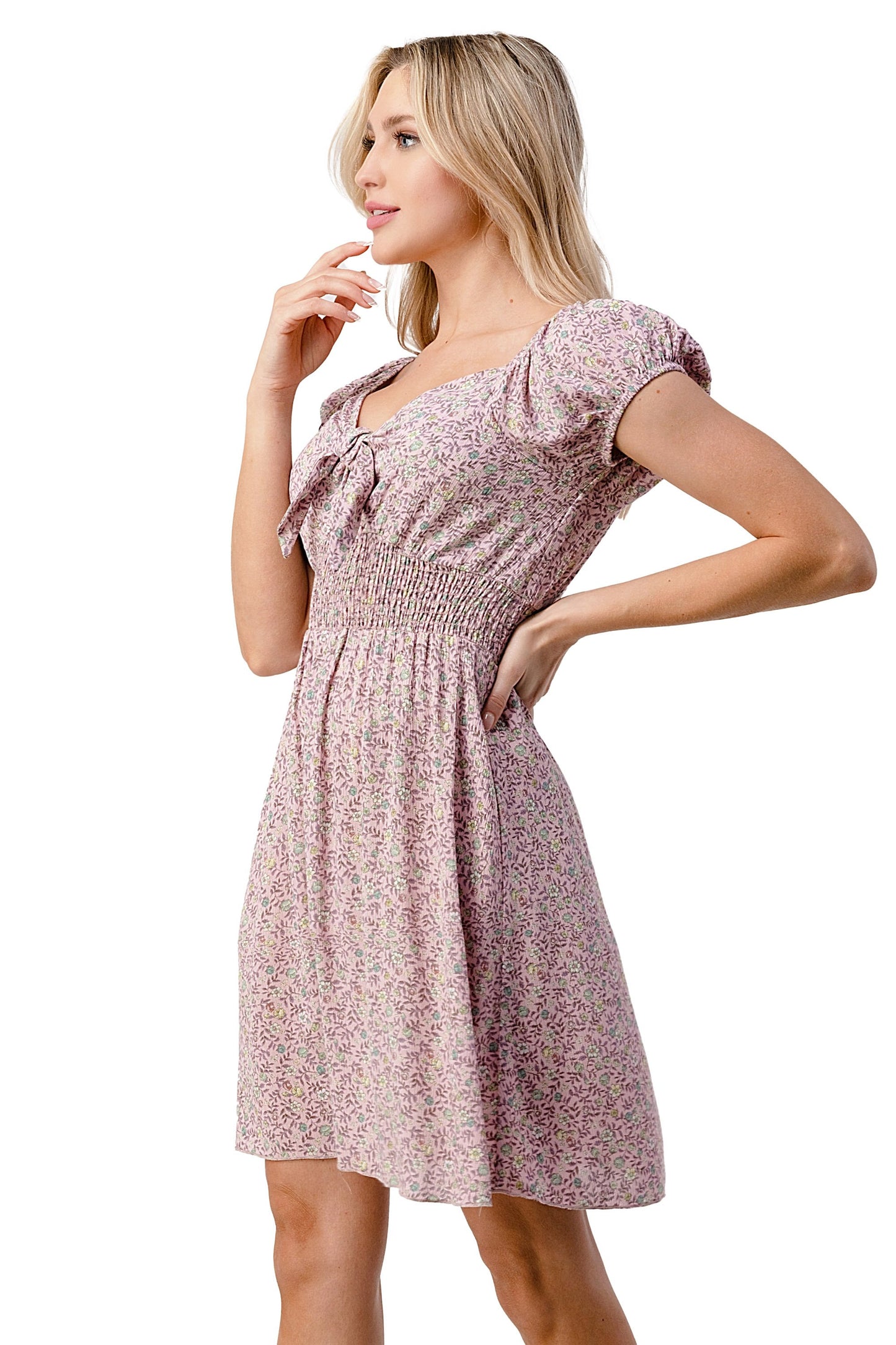 Vestido Emma con mangas cortas y lazo delantero con estampado de margaritas