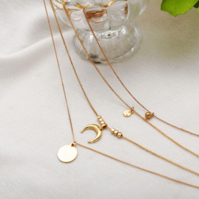 Collier doré à quatre rangs