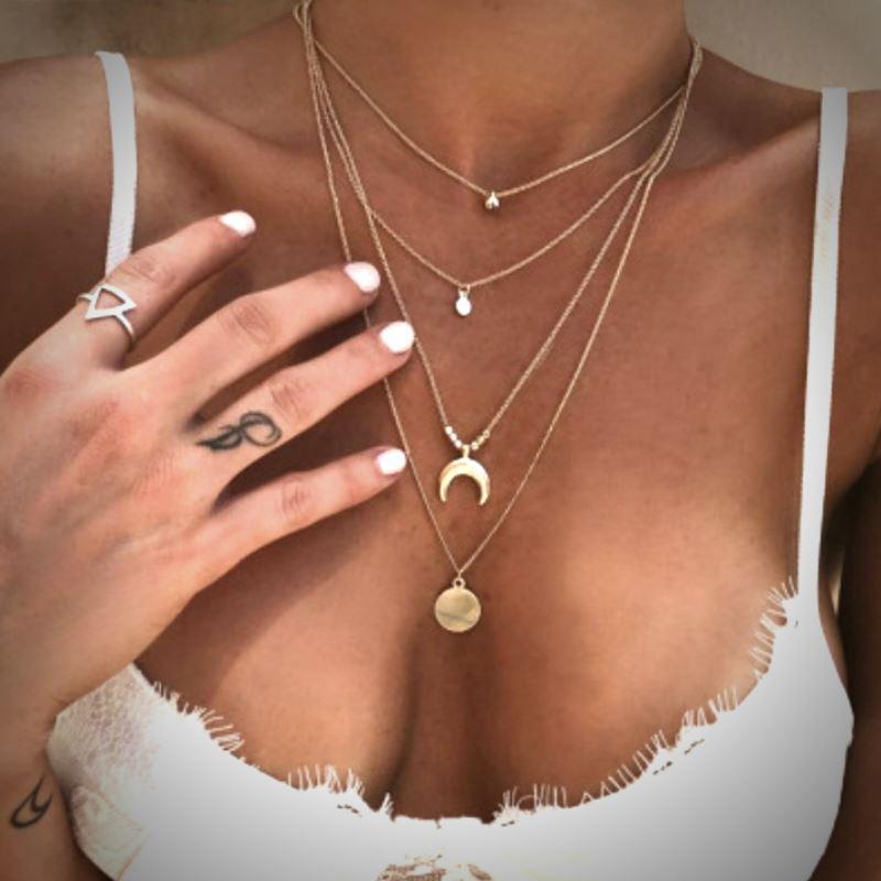 Collier doré à quatre rangs