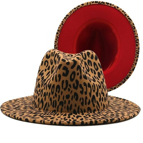 Chapeau femme à large bord en feutre de laine imprimé léopard et fond rouge