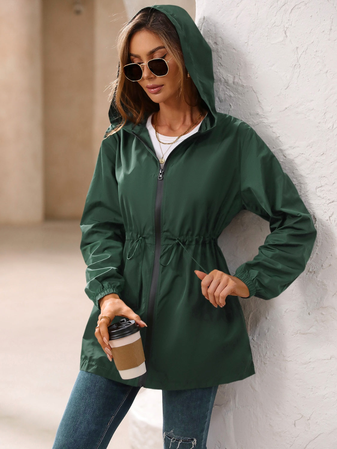 Chaqueta cortavientos impermeable de manga larga con capucha para exteriores de Ivy Lane