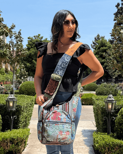 Bolso hobo vintage de patchwork con botella de agua de la colección Kathmandu