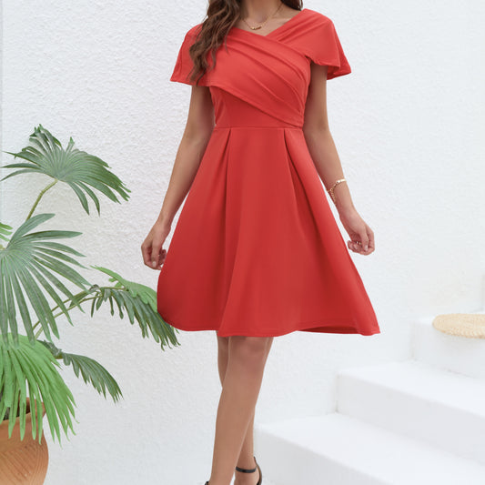 Vestido de mujer de color liso con escote en V plisado y cintura ajustada con corte A 