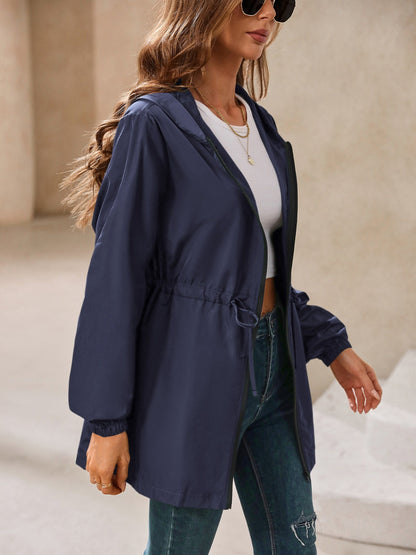 Chaqueta cortavientos impermeable de manga larga con capucha para exteriores de Ivy Lane