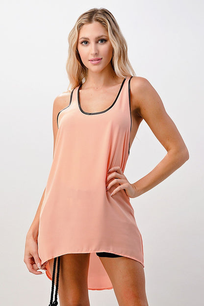 Camiseta sin mangas con cuello redondo y ribete en contraste