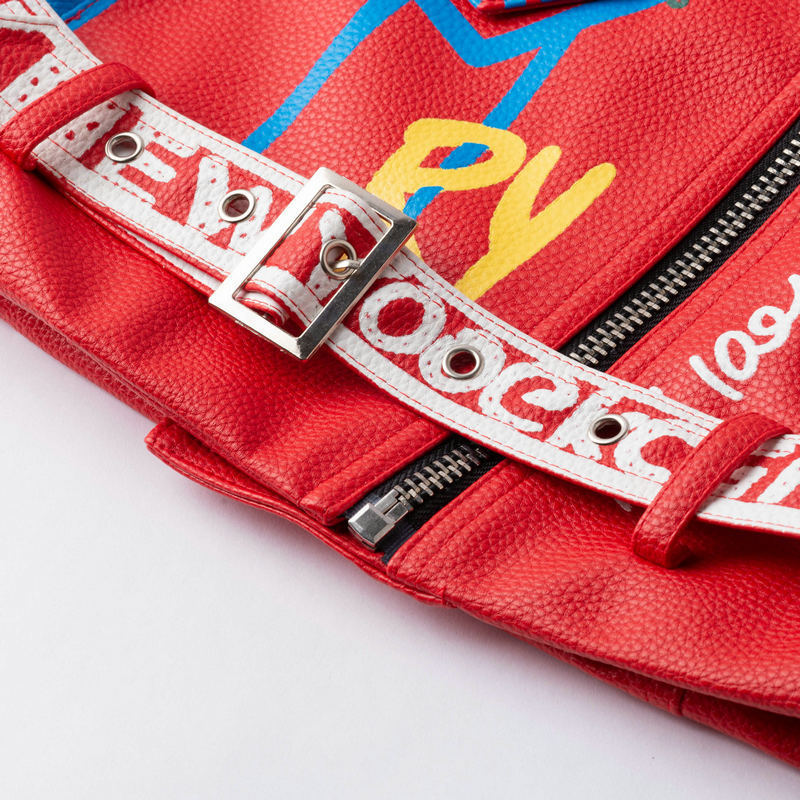 Chaqueta Ryder con grafiti entallada Love de Fashion