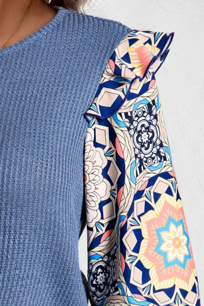 Top de manga larga con cuello redondo y estampado de volantes