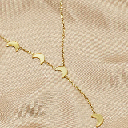 Collier céleste plaqué or 18 carats Lxalry avec breloque papillon et cœur en acier inoxydable, hypoallergénique et sans danger pour la peau, cadeau idéal pour femme, épouse, maman, mariage romantique au quotidien.