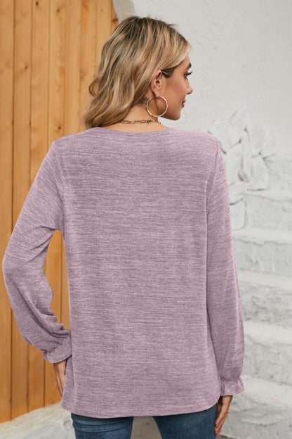 Camiseta fruncida con cuello redondo y mangas con volantes