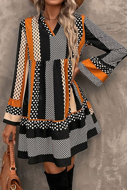Vestido mini con cuello en V, volantes y estampado de lunares a rayas negras