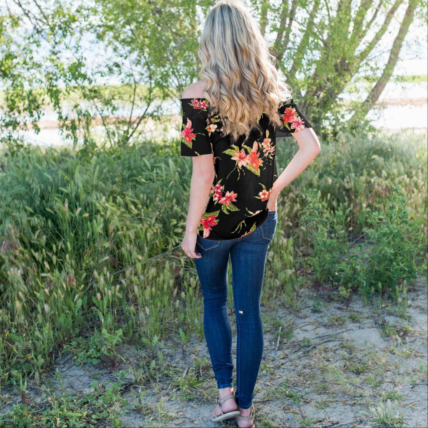 Haut à épaules dénudées et imprimé floral smocké