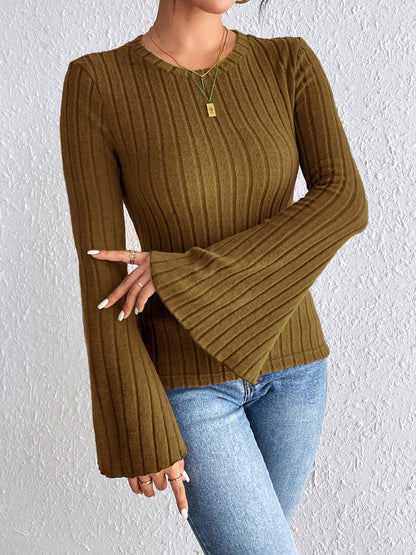 Camiseta de cuello redondo y mangas acampanadas
