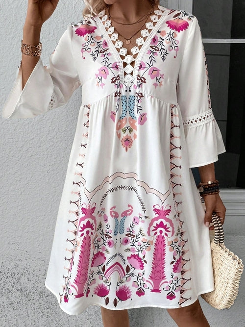 Vestido de manga tres cuartos con estampado de detalles de encaje