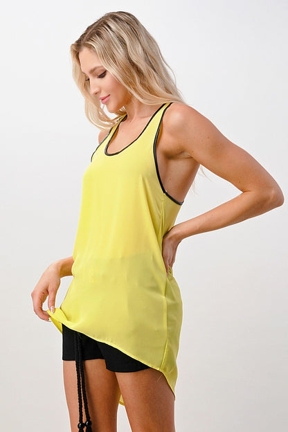 Camiseta sin mangas con cuello redondo y ribete en contraste