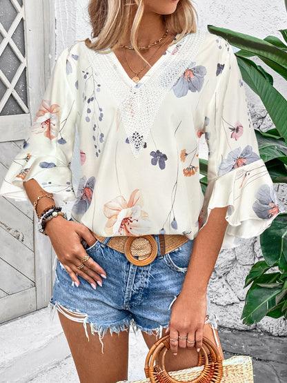 Blusa de media manga con escote en V, estampado con volantes color miel