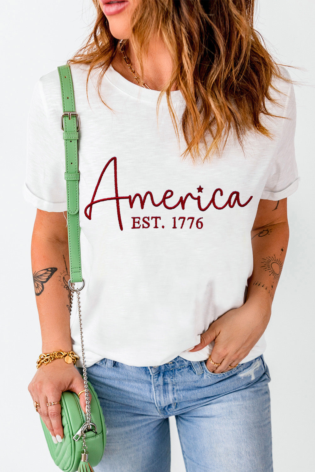 Camiseta de manga corta con cuello redondo y gráfico de letras
