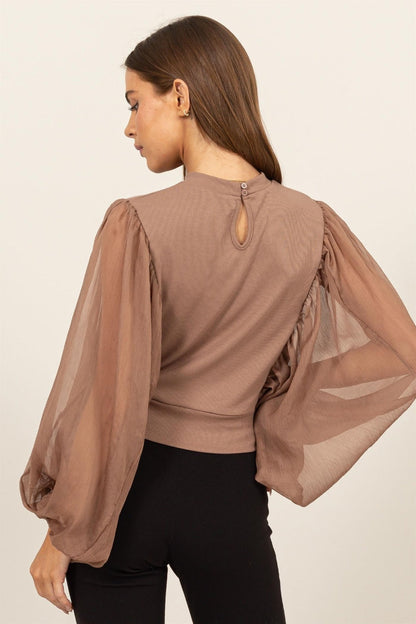 HYFVE Blusa transparente fruncida de manga larga con cuello simulado