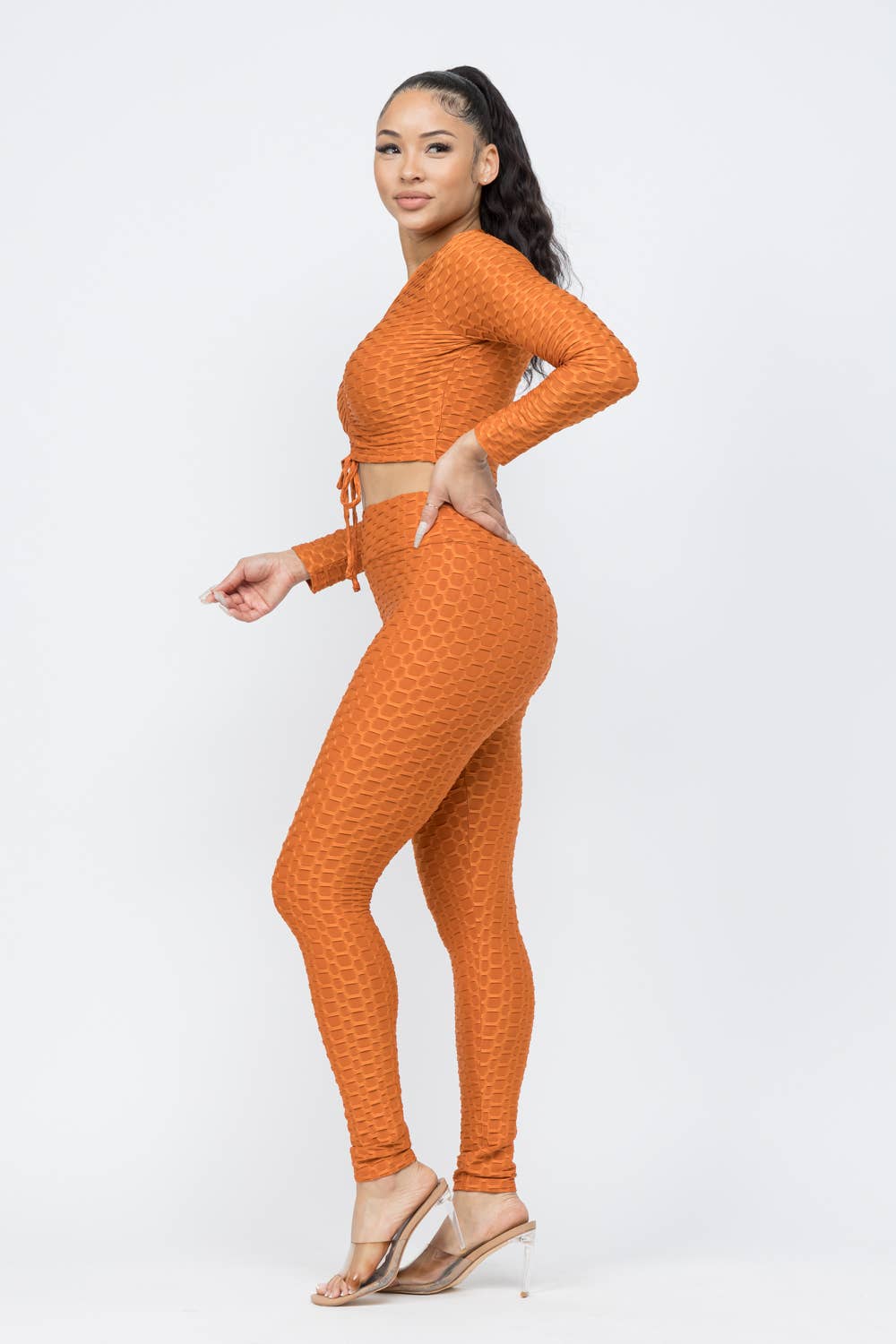 Conjunto de top y leggings con lazo fruncido en nido de abeja