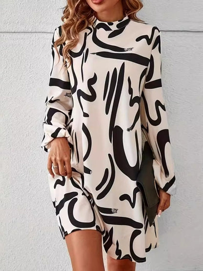Vestido mini estampado de manga larga con cuello alto