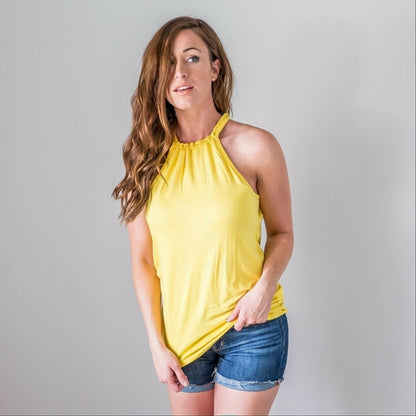 Camiseta sin mangas con cuello halter y abertura en la espalda