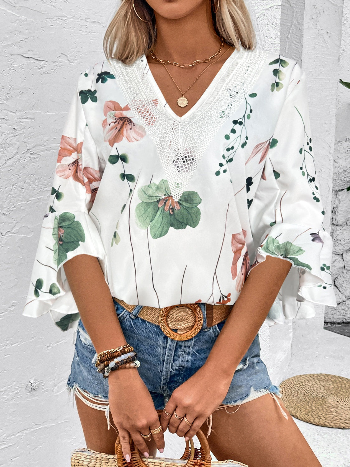Blusa de media manga con escote en V, estampado con volantes color miel