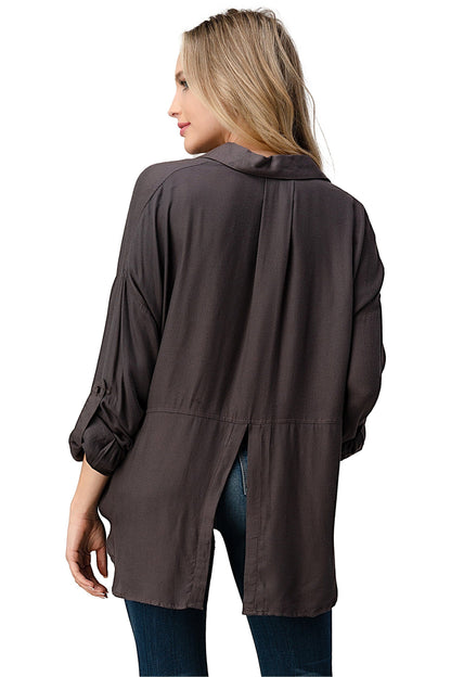 Camisa oversize con botones y bolsillos delanteros