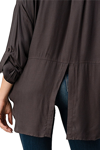Camisa oversize con botones y bolsillos delanteros