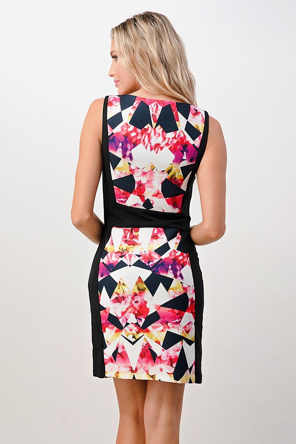 Vestido ajustado con estampado floral geométrico