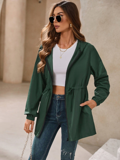 Chaqueta cortavientos impermeable de manga larga con capucha para exteriores de Ivy Lane