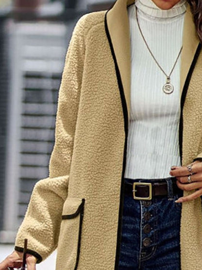 Manteau à manches longues avec bordure contrastée et poches