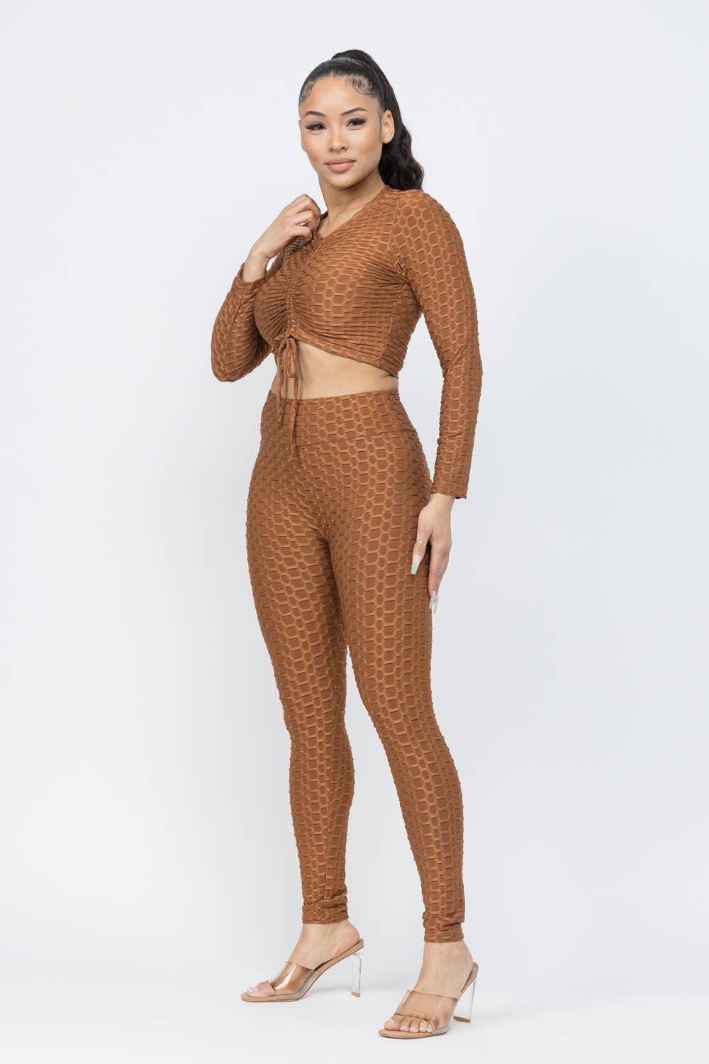 Conjunto de top y leggings con lazo fruncido en nido de abeja