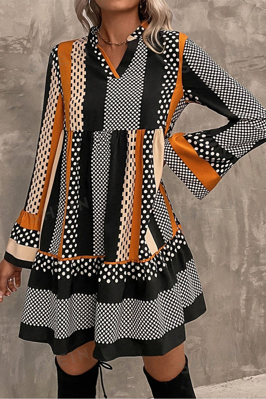 Vestido mini con cuello en V, volantes y estampado de lunares a rayas negras
