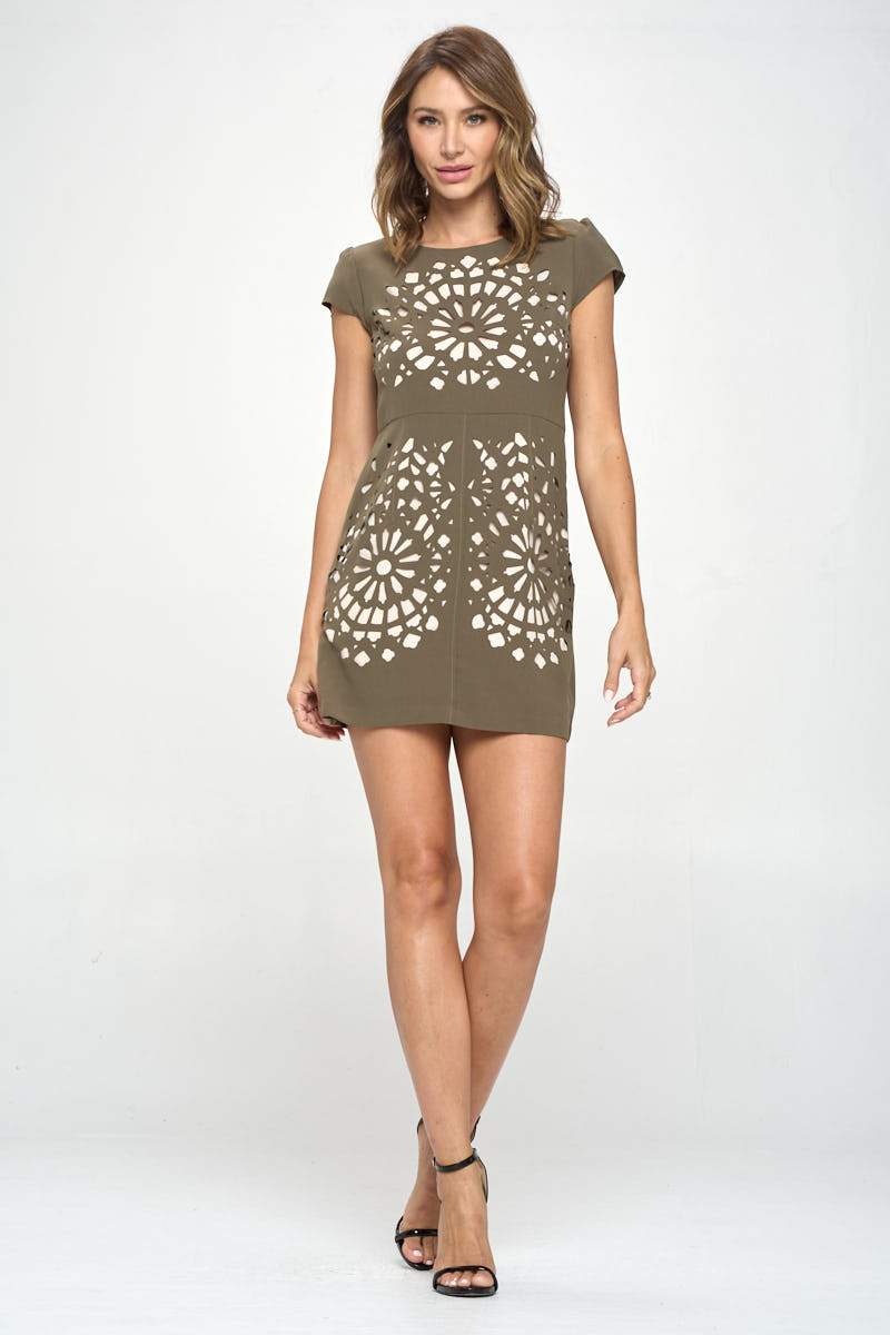 Minivestido con detalle de corte geométrico