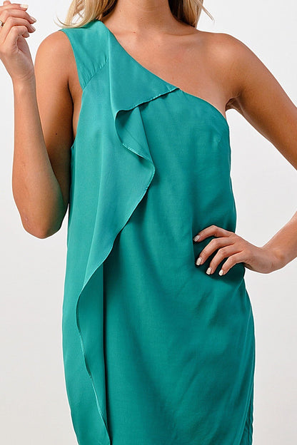 Minivestido con detalle de volante en un hombro