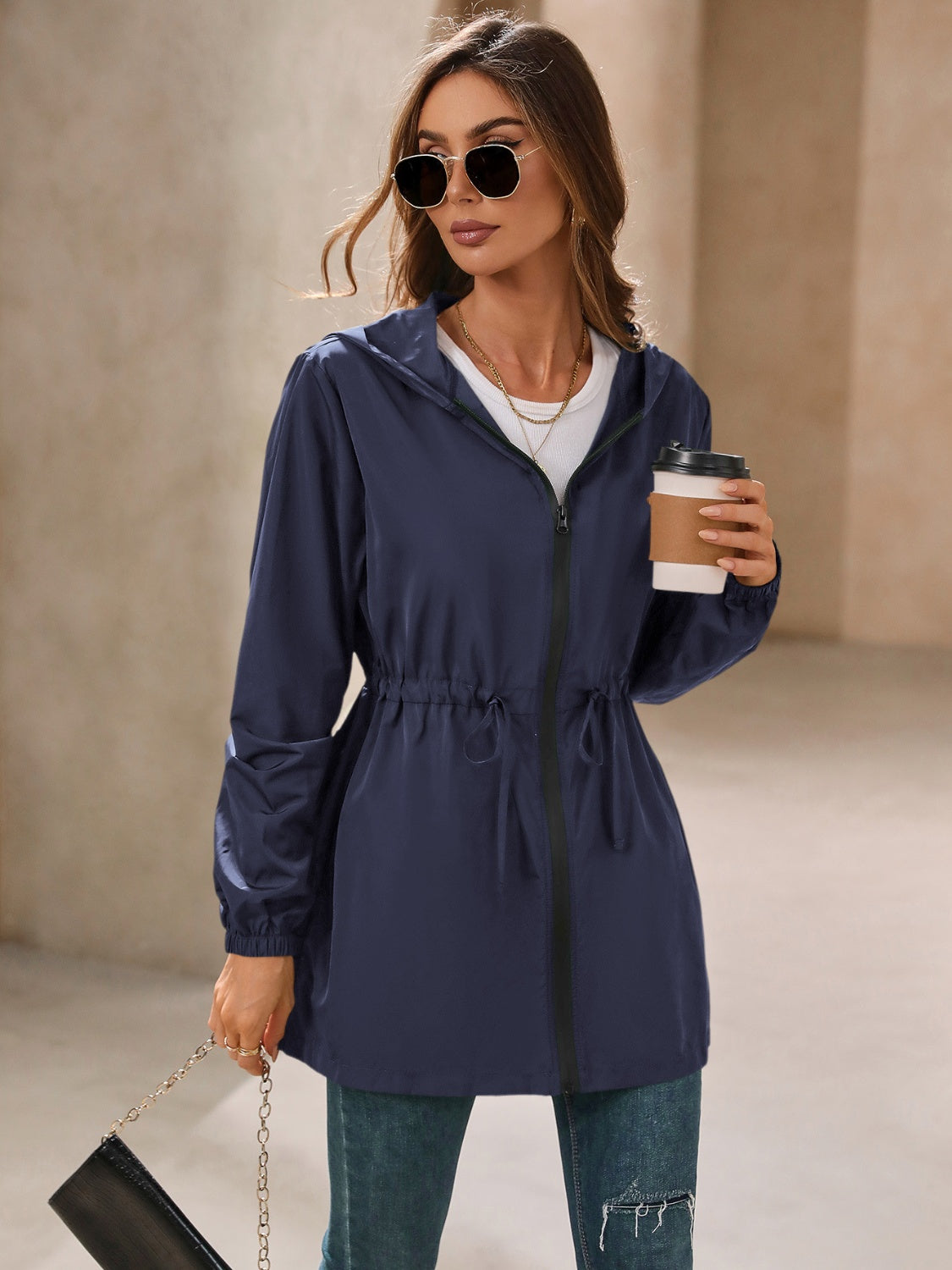 Chaqueta cortavientos impermeable de manga larga con capucha para exteriores de Ivy Lane